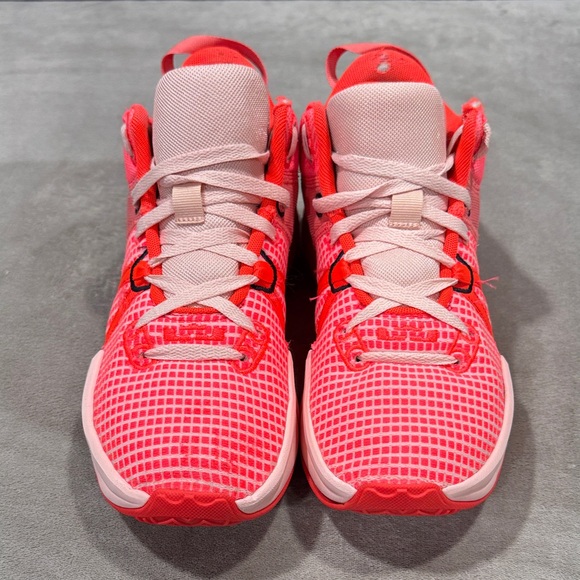 Nike Lebron Witness VII Basketball Shoes main image 12